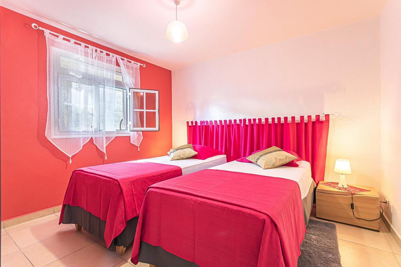 Chez Gerty Et Jocelyn Apartment Льо Мул Екстериор снимка